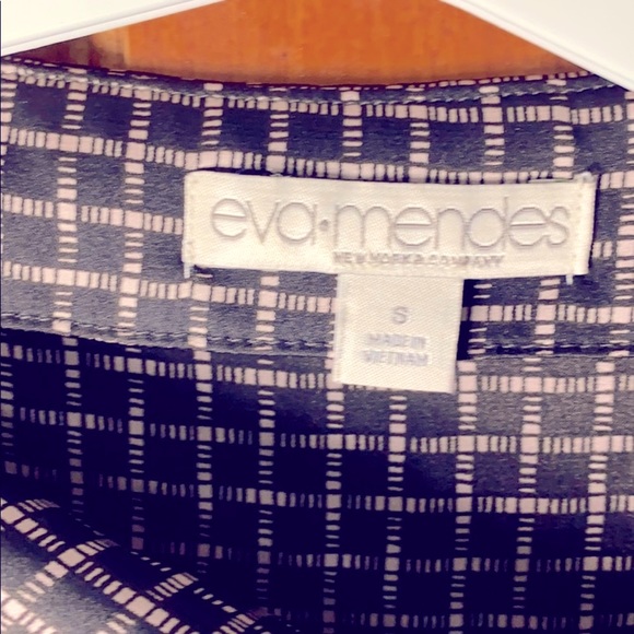 Woman's blouse - Picture 3 of 6